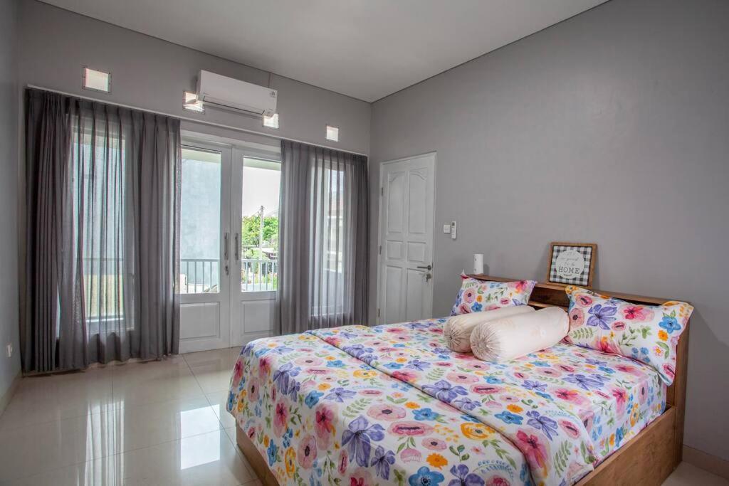 Villa Palm Springs By Reqhome Ciater Hilir 外观 照片