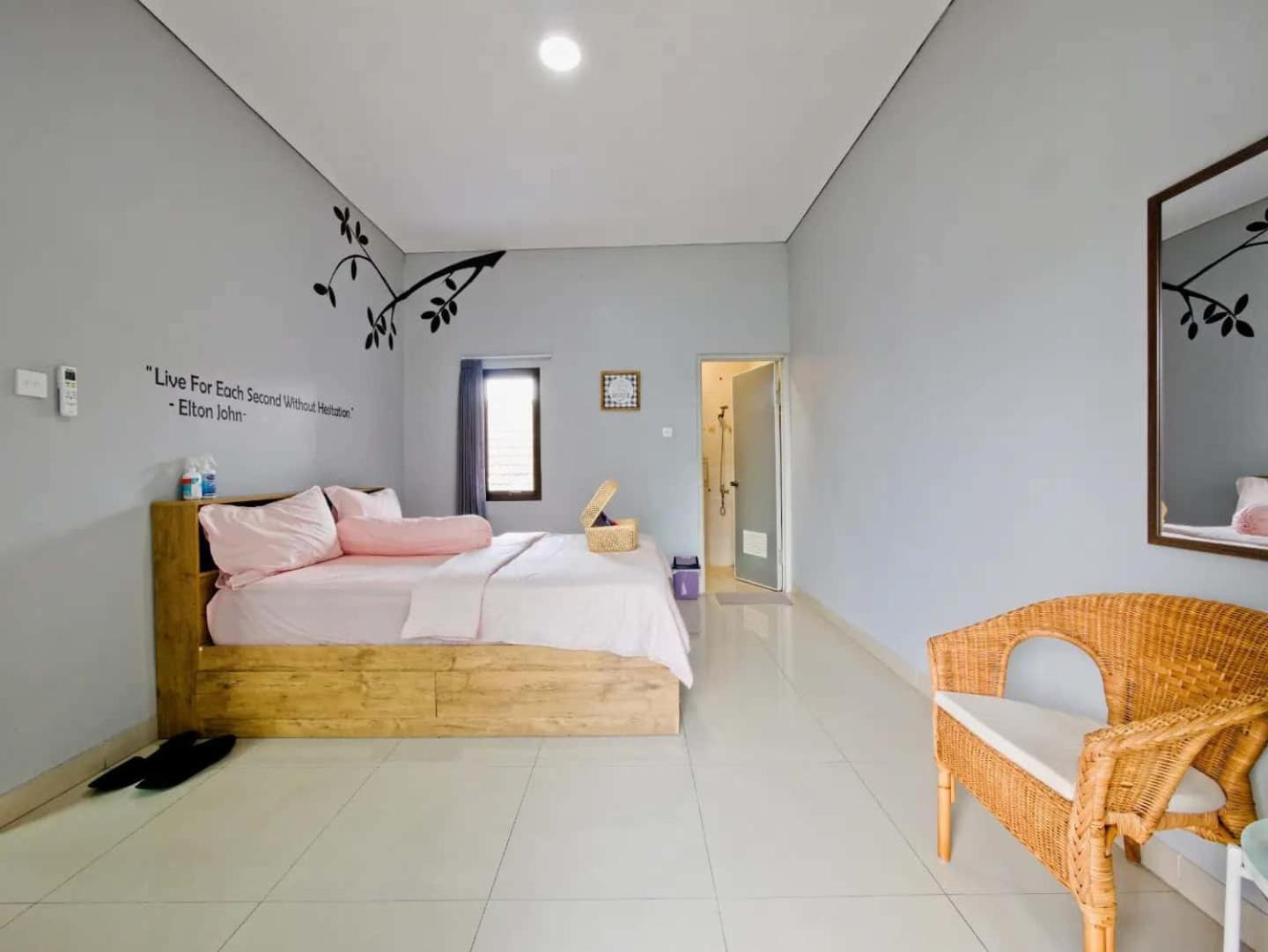 Villa Palm Springs By Reqhome Ciater Hilir 外观 照片