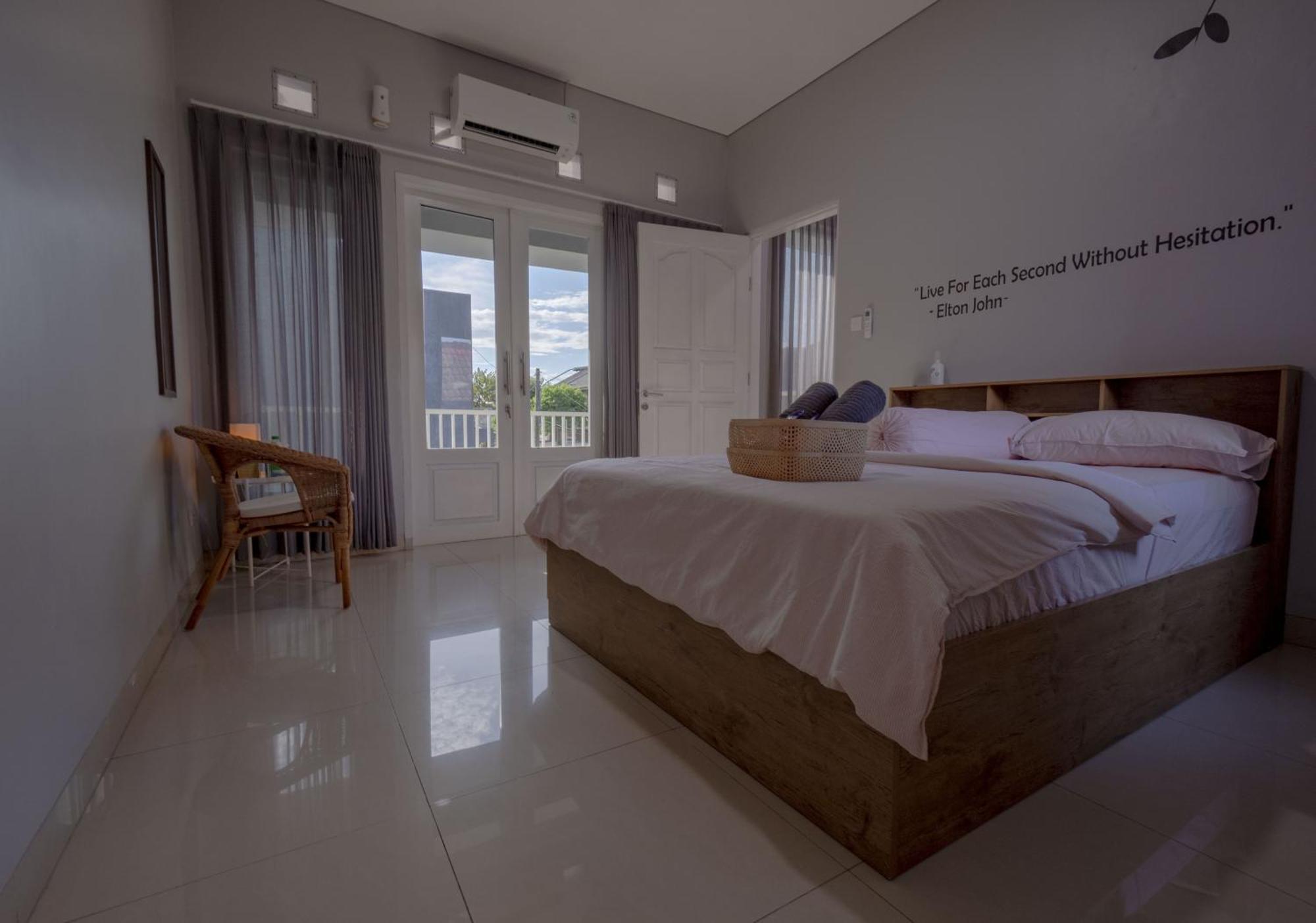 Villa Palm Springs By Reqhome Ciater Hilir 外观 照片